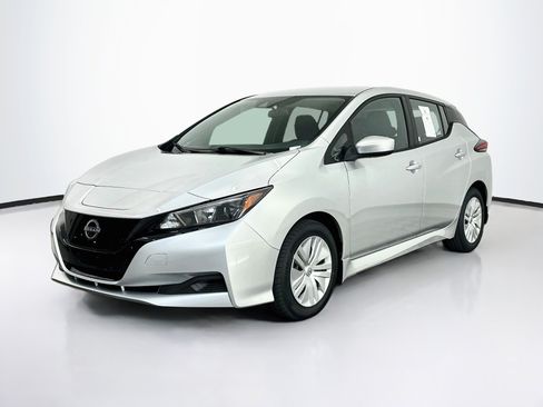 Used 2025 Nissan Leaf S FWD image 3