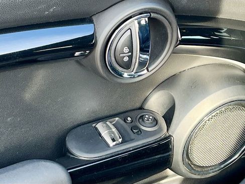 Used 2023 MINI Cooper 2-Door Hardtop image 16