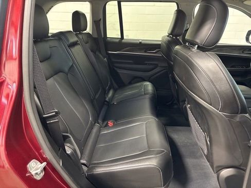 Used 2023 Jeep Grand Cherokee Limited w/ Luxury Tech Group II AWD/4WD image 18