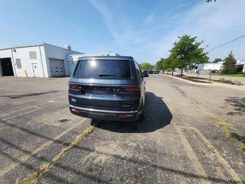 Used 2022 Jeep Wagoneer Series III w/ Premium Group I AWD/4WD image 14