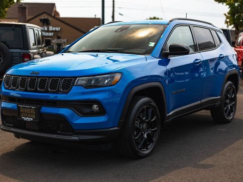New 2025 Jeep Compass Latitude w/ Sun & Sound Group AWD/4WD image 4