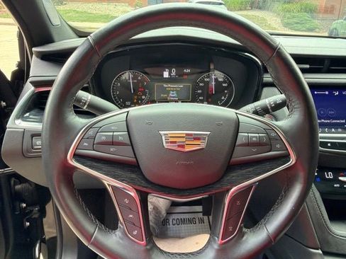 Certified 2023 Cadillac XT5 Premium Luxury AWD/4WD image 9