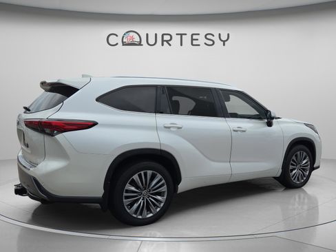 Used 2021 Toyota Highlander Platinum AWD/4WD image 5