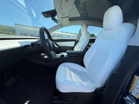 Used 2022 Tesla Model Y Long Range AWD/4WD image 10
