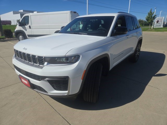 New 2027 Jeep Grand Cherokee Limited AWD/4WD image 3
