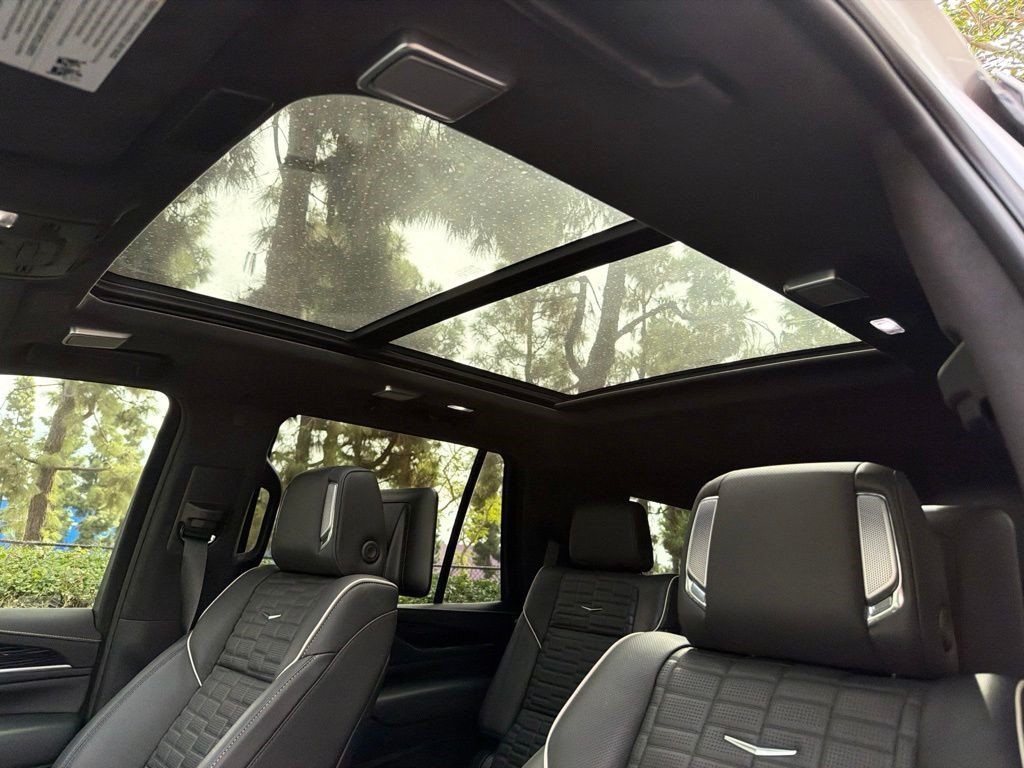 Certified 2023 Cadillac Escalade V AWD/4WD image 1