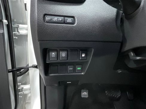 Used 2020 Nissan Rogue S image 16