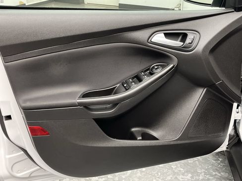 Used 2018 Ford Focus SE FWD image 6