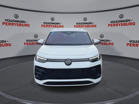 Certified 2025 Volkswagen Tiguan SEL R-Line image 3