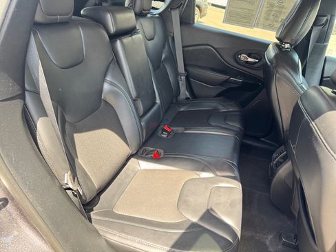 Used 2020 Jeep Cherokee Latitude Plus FWD image 30