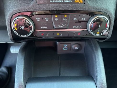 Used 2022 Ford Escape SE w/ Cold Weather Package image 18