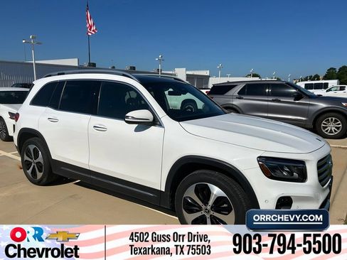 Used 2025 Mercedes-Benz GLB 250 4MATIC image 1