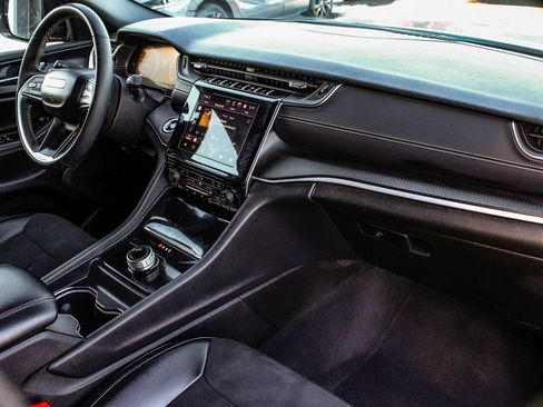 Used 2024 Jeep Grand Cherokee L Laredo image 43