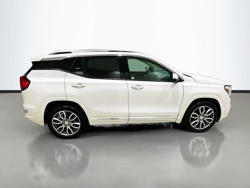 Used 2024 GMC Terrain Denali w/ Denali Premium Package AWD/4WD image 8