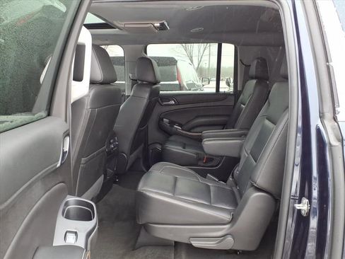 Used 2018 Chevrolet Suburban LT w/ LT Signature Package image 11