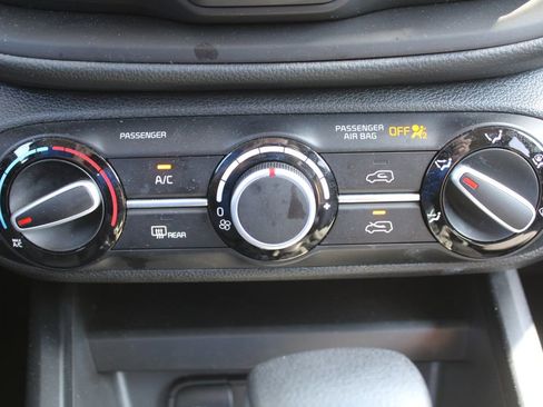 Used 2025 Kia Soul LX w/ LX Technology Package image 34