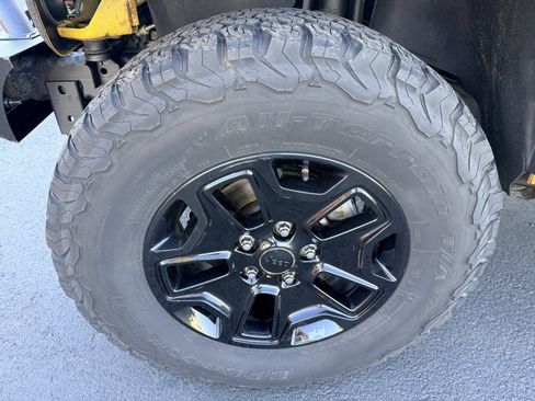 Used 2015 Jeep Wrangler Unlimited Sahara w/ Connectivity Group image 12