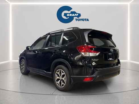 Used 2023 Subaru Forester Premium AWD/4WD image 9