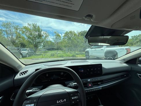 Used 2025 Kia K4 FWD image 32