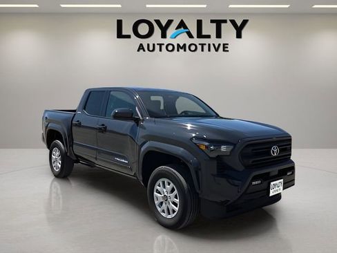 Used 2025 Toyota Tacoma SR5 image 7