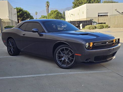 Used 2018 Dodge Challenger SXT RWD image 3