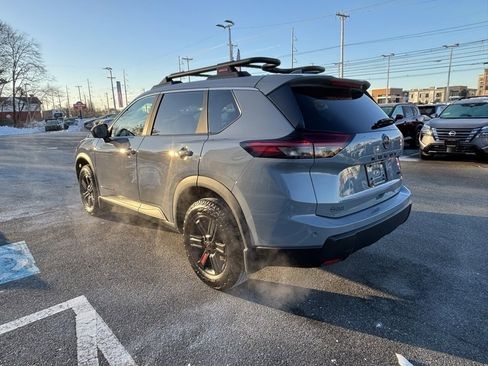 Used 2025 Nissan Rogue SV image 5