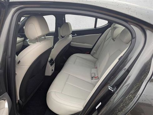 Used 2025 Genesis G70 2.5T image 12