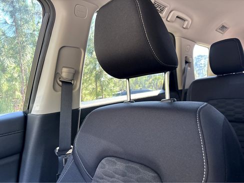 Used 2024 Nissan Pathfinder SV image 5