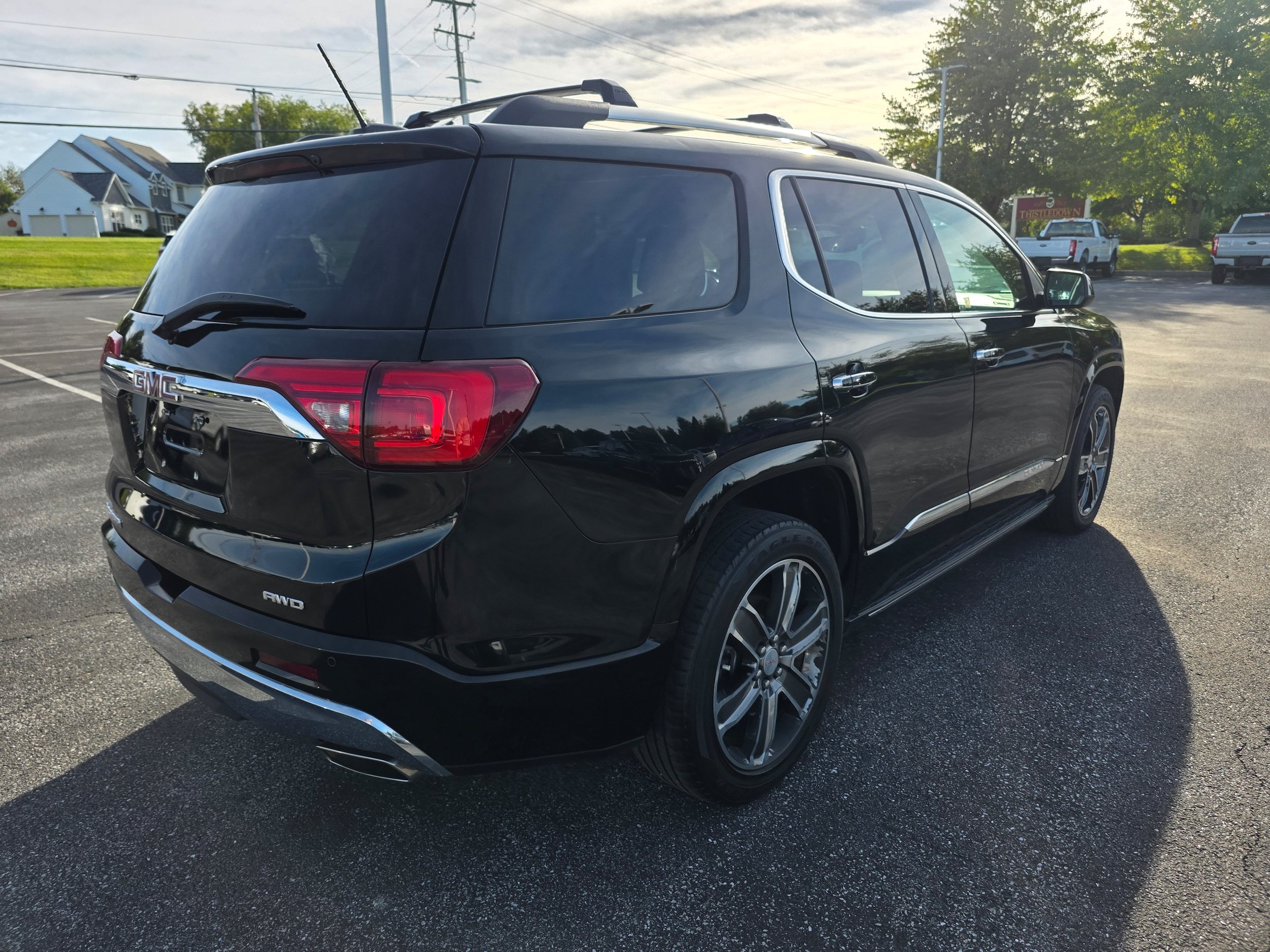 Used 2017 GMC Acadia Denali w/ Technology Package AWD/4WD image 5