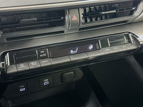 Used 2025 Toyota Prius LE image 23