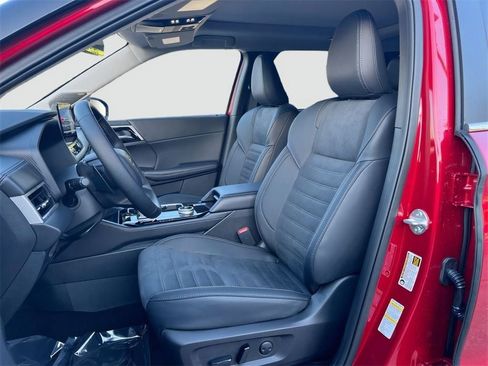 New 2025 Mitsubishi Outlander SE image 25
