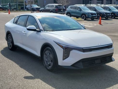 New 2026 Kia K4 LX image 3