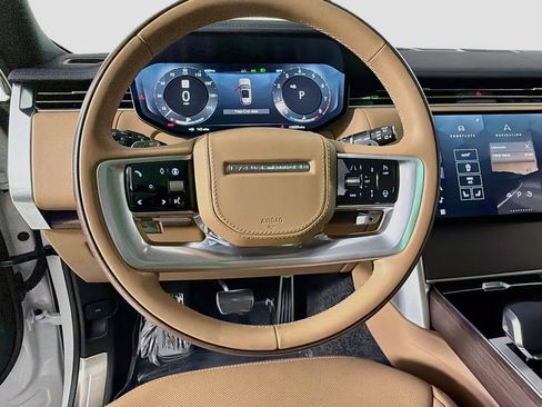 Used 2025 Land Rover Range Rover SE AWD/4WD image 11