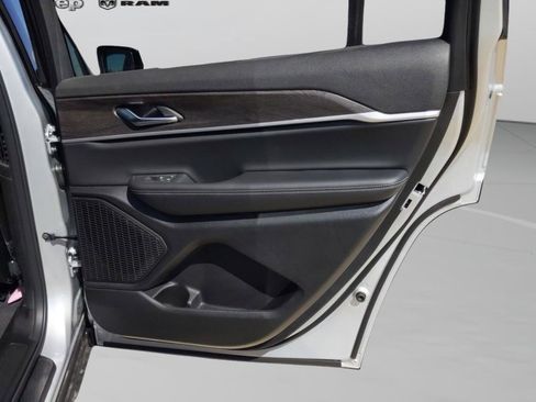 New 2025 Jeep Grand Cherokee L Limited w/ Black Appearance Package image 27