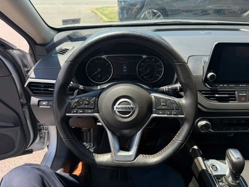Used 2022 Nissan Altima 2.5 SR FWD image 10