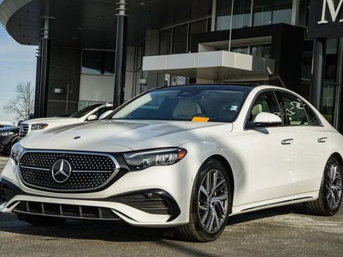 Certified 2025 Mercedes-Benz E 350 4MATIC Sedan image 3