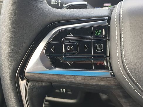 Used 2024 Jeep Grand Cherokee Overland w/ Advanced Protech Group III image 24