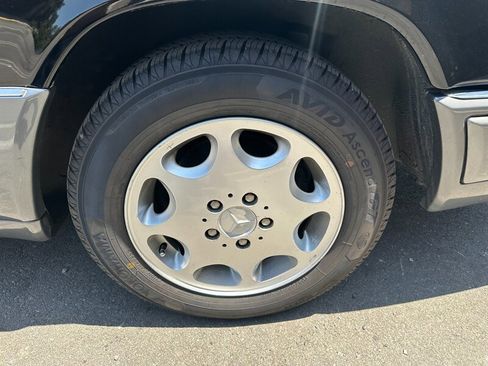 Used 1995 Mercedes-Benz E 320 Convertible image 17