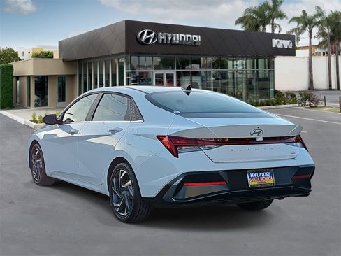 Certified 2025 Hyundai Elantra Limited image 5