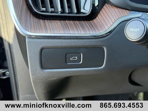 Used 2024 Volvo XC60 B5 Plus image 24