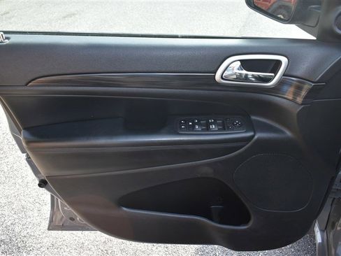 Used 2022 Jeep Grand Cherokee Laredo X AWD/4WD image 12