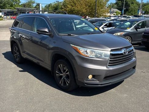 Used 2016 Toyota Highlander XLE AWD/4WD image 12