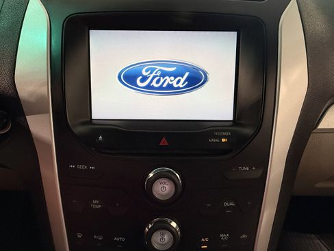 Used 2015 Ford Explorer XLT AWD/4WD image 24