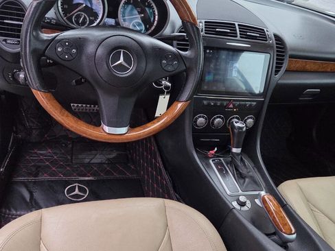 Used 2009 Mercedes-Benz SLK 300 image 14