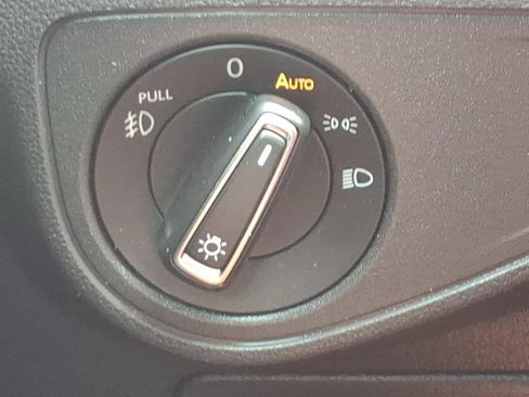 Used 2018 Volkswagen Atlas SEL FWD image 16