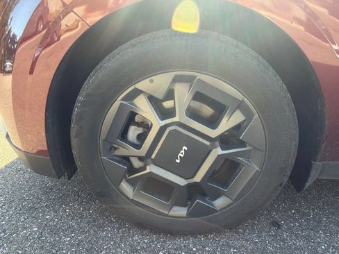 Certified 2025 Kia Carnival EX FWD image 25