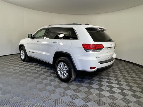 Used 2018 Jeep Grand Cherokee Laredo AWD/4WD image 3