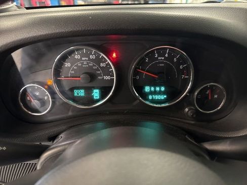 Used 2015 Jeep Wrangler Unlimited Sahara AWD/4WD image 38