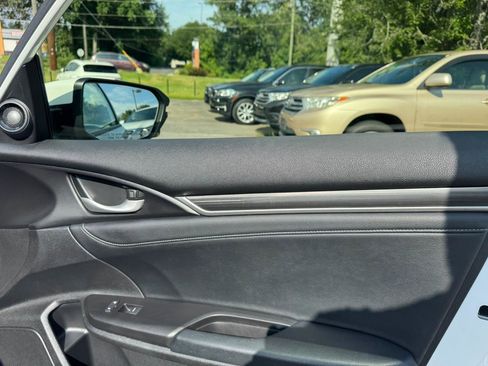 Used 2019 Honda Civic Touring image 29