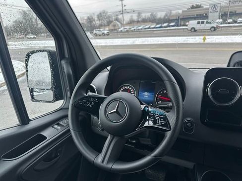 Used 2025 Mercedes-Benz Sprinter 2500 image 21